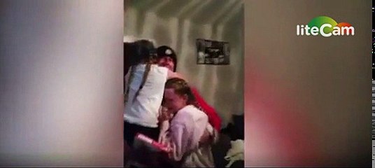 Babai kthehet nga ushtria i veshur si Babagjyshi, reagimi i vajzave do t'ju habisë