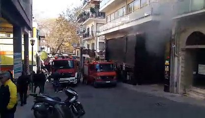 Φωτιά σε κατάστημα στο κέντρο της Λαμίας