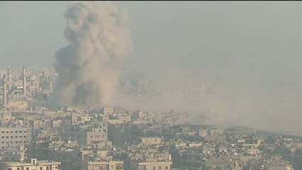 Aleppo, tornano i bombardamenti. Sospesa l'evacuazione dei civili