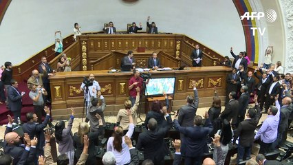 Parlamento venezuelano quer responsabilizar Maduro por crise