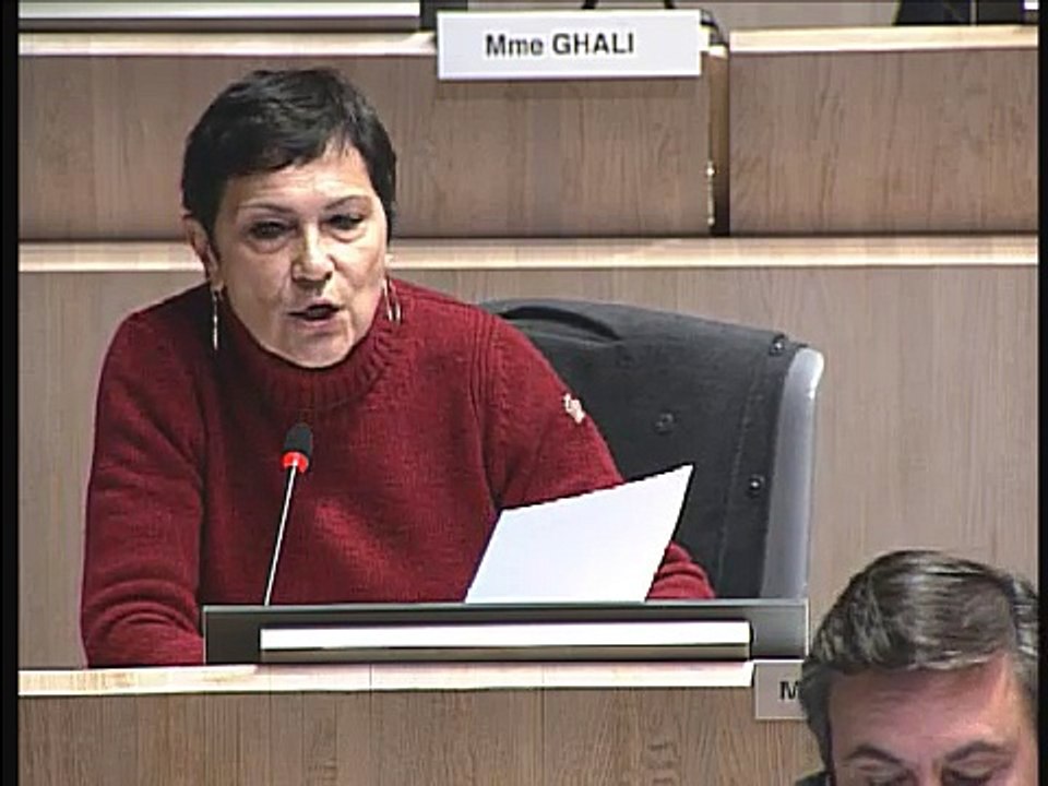 Marie-Arlette Carlotti intervient pour défendre les commissariats à Marseille