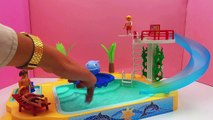 Playmobil Summer Fun Schwimmbad (Demo) - Vater und Sohn springen vom Sprungturm und rutschen