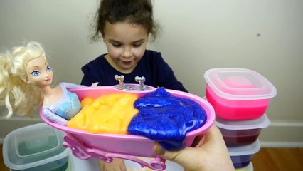 Télécharger la video: Glitter Slime Kids Bath and Rainbow Putty Fun with Disney Frozen Sisters Elsa and Anna