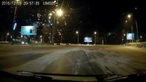 Drift d'un bus sur la neige en Russie