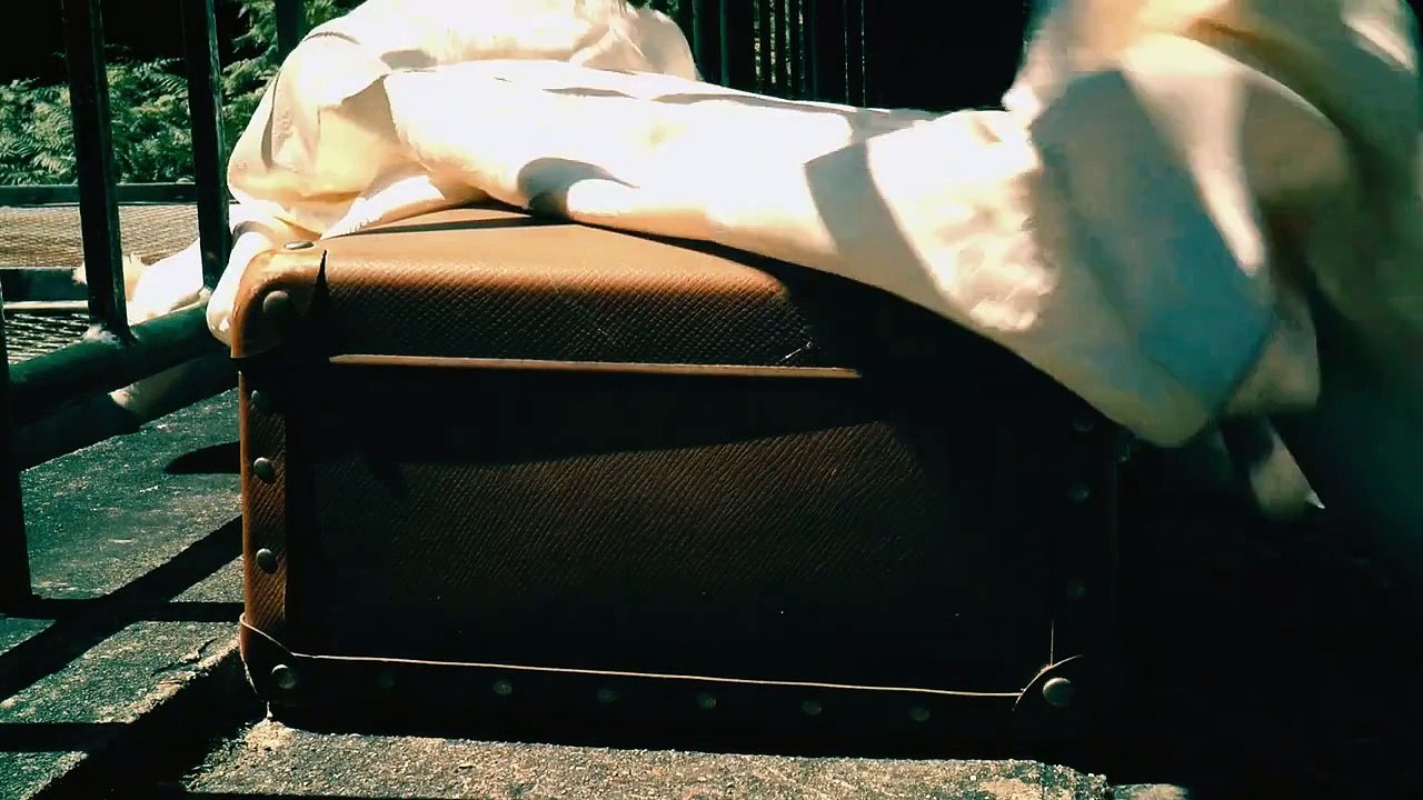 Trailer du film Juste après les larmes - Juste après les larmes Bande-annonce VF - AlloCiné