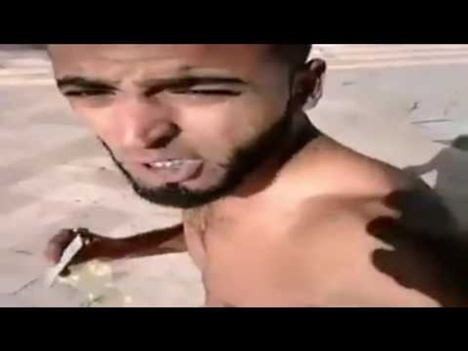 عاجل : الشاب حمودة المعروف بفضح الفساد كاد ان يحرق نفسه