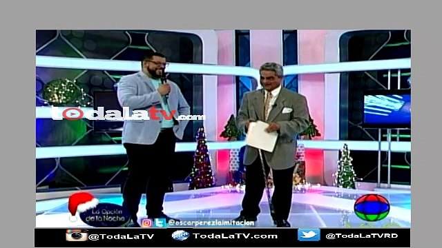 Miguel Vargas Maldonado prepara cajas navideñas para competir contra Leonel-La Opcion De La Noche-Video