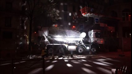 Un artiste transforme un camion toupie en boule disco à Lyon