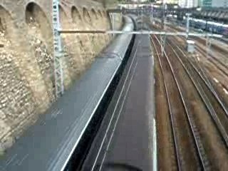 Une BB 26000 et une Z2N font la course au niveau de Conflans