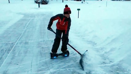 Déblayer la neige en Hoverboard