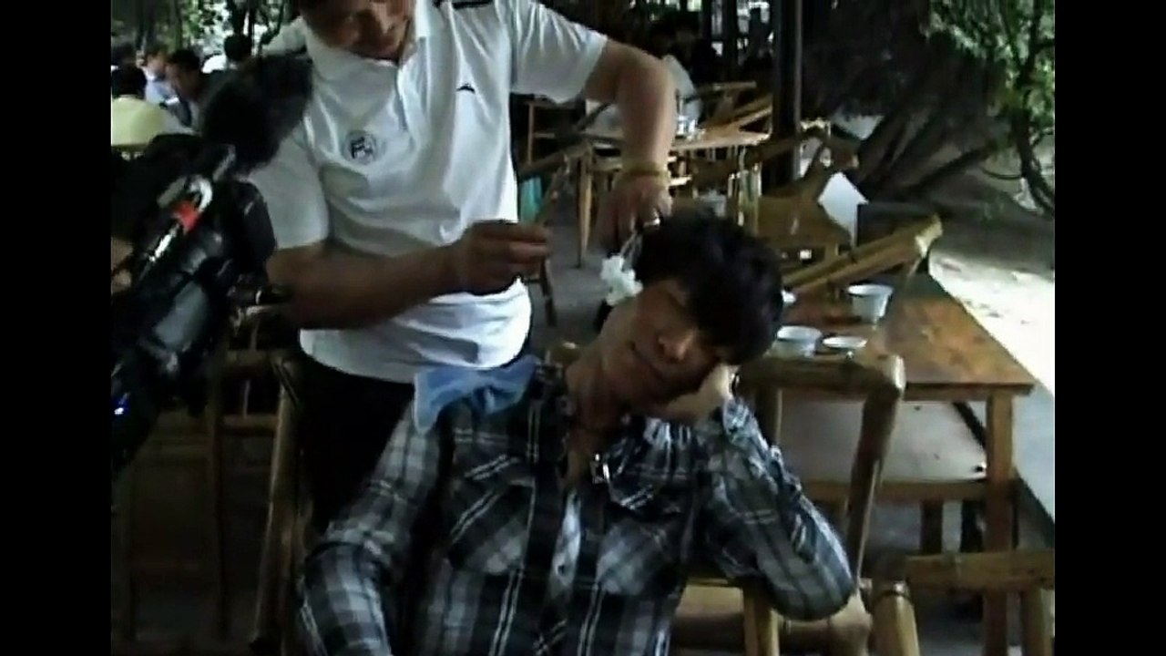 Chinese Ear Cleaning (62) Cleaning Ears and Drinking Tea