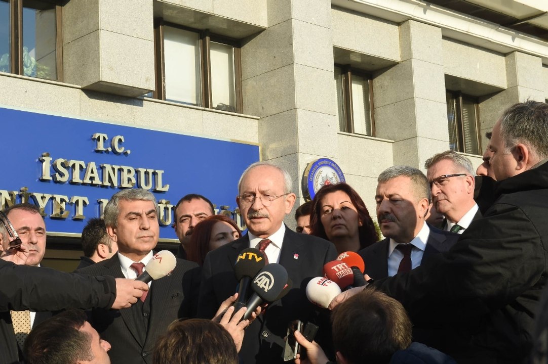 Kılıçdaroğlu İstanbul Emniyet Müdürlüğünü ziyaret etti
