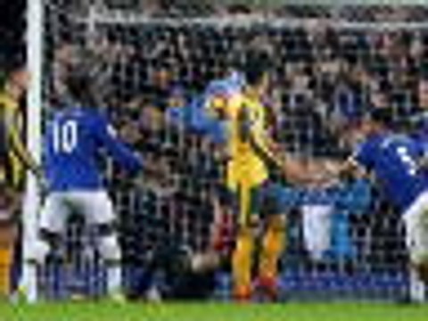 Wenger criticises referee after defeat