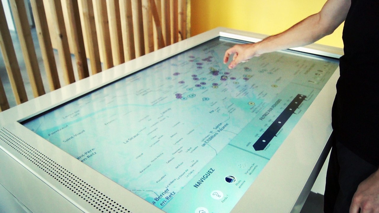 Table multitouch pour présenter l’actualité archéologique de l’agglomération de Nantes.