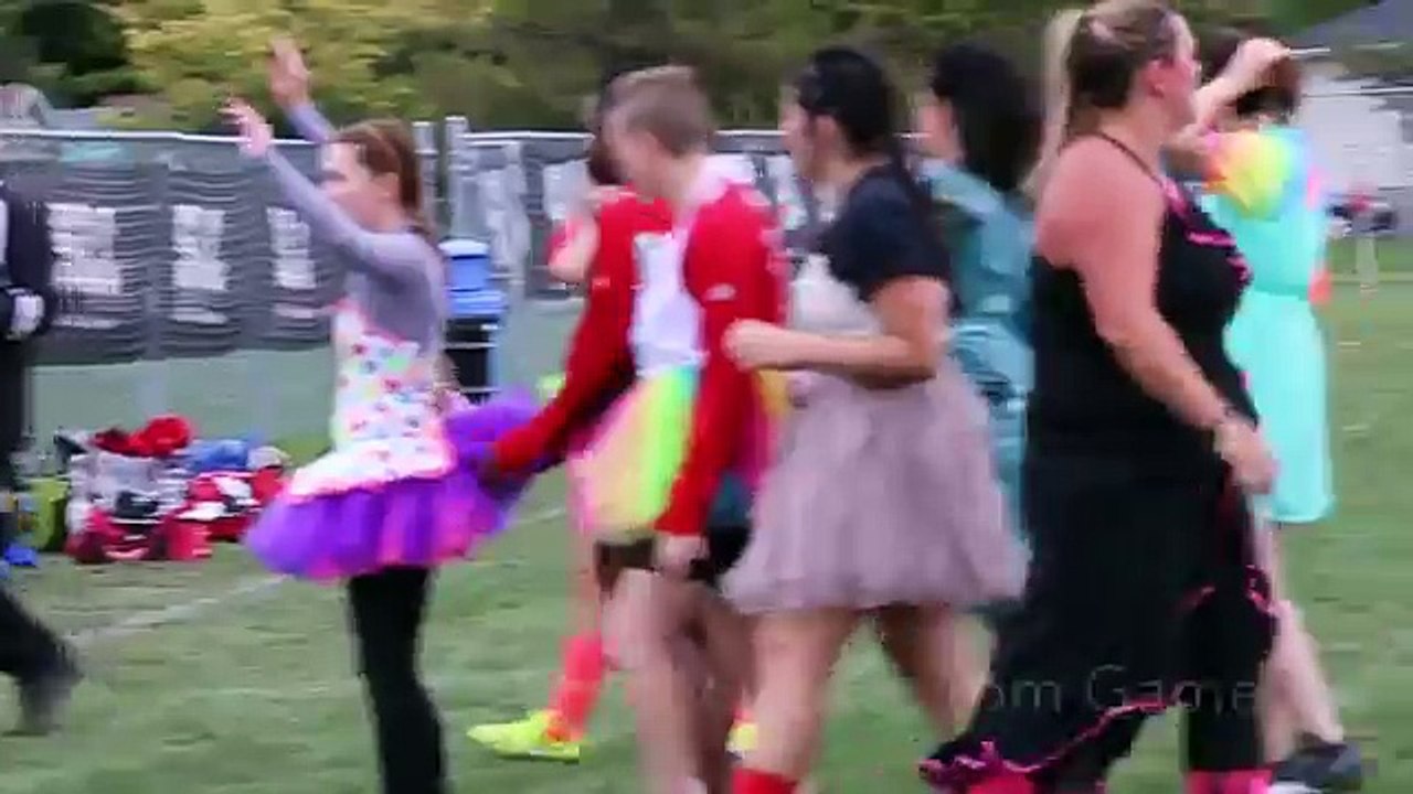 Le rugby en robe de soirée made in USA