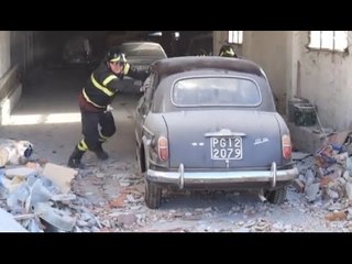 Norcia (PG) - Terremoto, auto d'epoca recuperate tra le macerie (14.12.16)