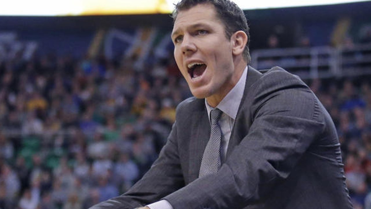 DeMarcus Cousins WRECKS Julius Randle, Luke Walton SNAPS, Gets Ejected