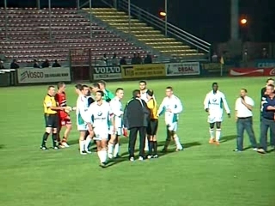 salut des joueurs aux supporters