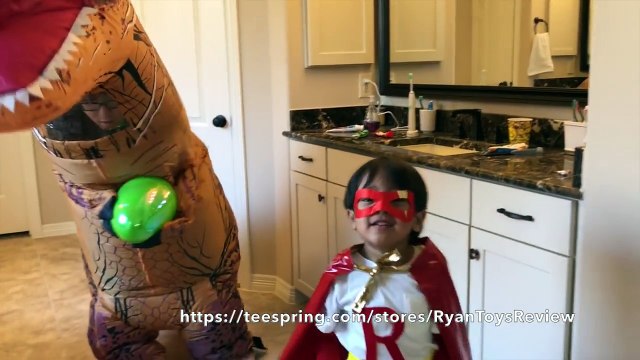 SUPERHERO KID RYAN TOYSREVIEW LIMITED EDITION T-SHIRT Family Fun For Kids Egg Surprise Toys
