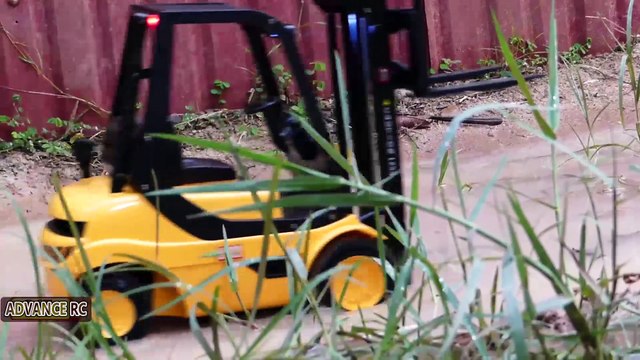 `Two Claas Tracto Axion 850 Adventure