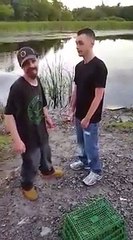 Une bagarre entre deux ivrognes, c est vraiment drô !