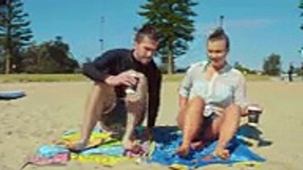 Neighbours Christmas Crackers - Episode 7