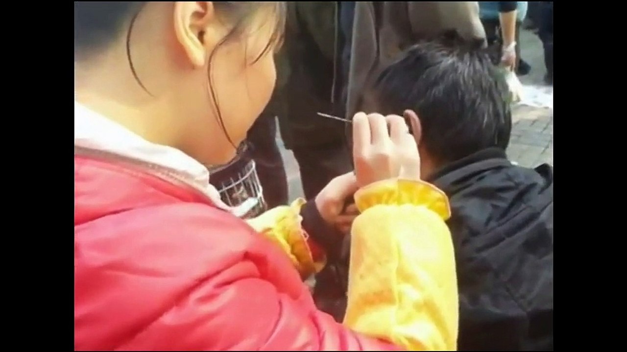 Chinese Ear Cleaning (131) Park Ear Cleaning Relaxation and Stress Relief