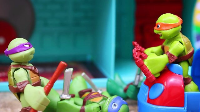 Ninja Turtles New T-Sprints Dasher Donnie and Rapid-Assault Raph Racing and Crashing TMNT Toys