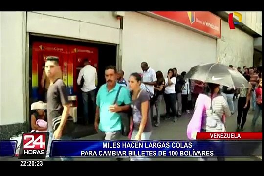 Venezolanos hacen largas colas para cambiar billetes de 100 bolívares
