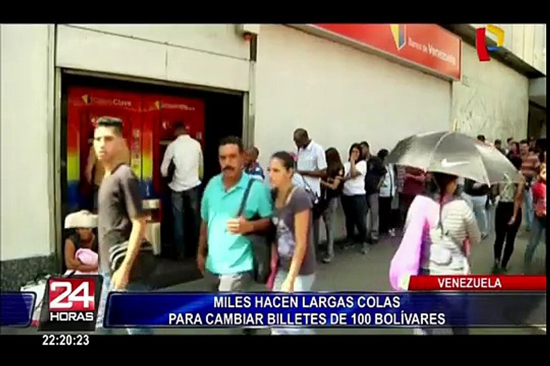 Venezolanos hacen largas colas para cambiar billetes de 100 bolívares