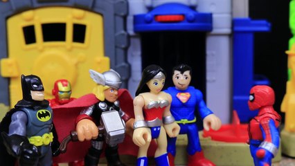 Spiderman and Captain America Motorcycles Chase The Flash for Stealing Batman and Superman Food