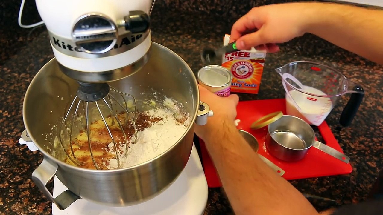 Hostess CUPCAKE Maker Real Chocolate Mini Cakes DIY Frosting Cupcake Maker by DisneyCarToys