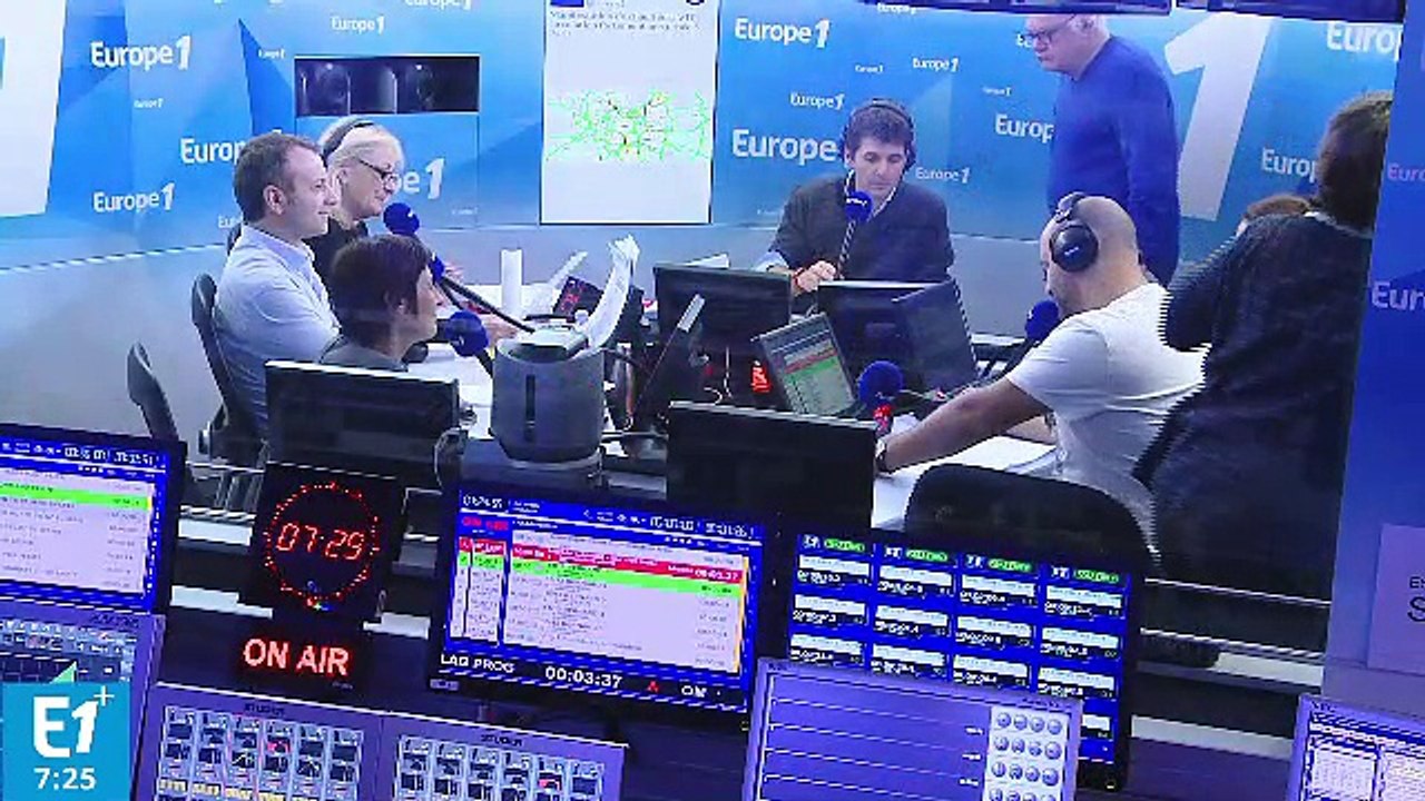 Bernard Cazeneuve : "Qui veut un petit sexto de la part de Bernard ?"