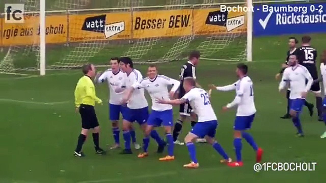 Ce joueur de Foot très fair-play avoue à l'arbitre qu'il n'y a pas penalty