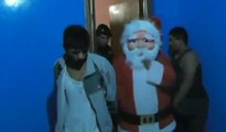 Polisler 'Noel Baba' kılığına girip baskın yaptı