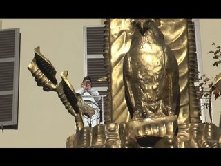 Napoli - Omaggio a Tomai, l'opera di Luigi Mazzella in Piazza Fuga (14.12.16)