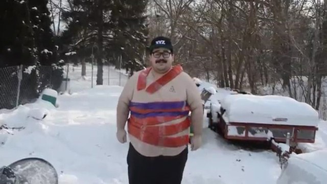 Il fait exploser sa veste en pétards