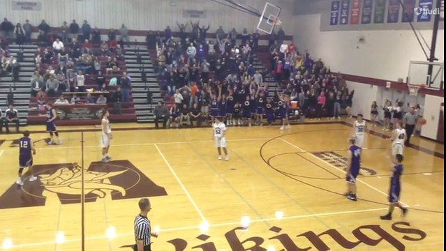 Trois joueurs marquent un panier décisif en quelques secondes dans un lycée américain
