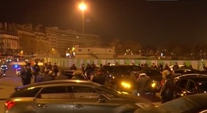A Paris, les chauffeurs VTC manifestent pour une meilleure rémunération