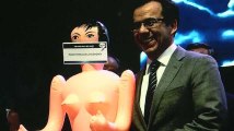 Chili : un ministre réprimandé après une photo avec une poupée gonflable