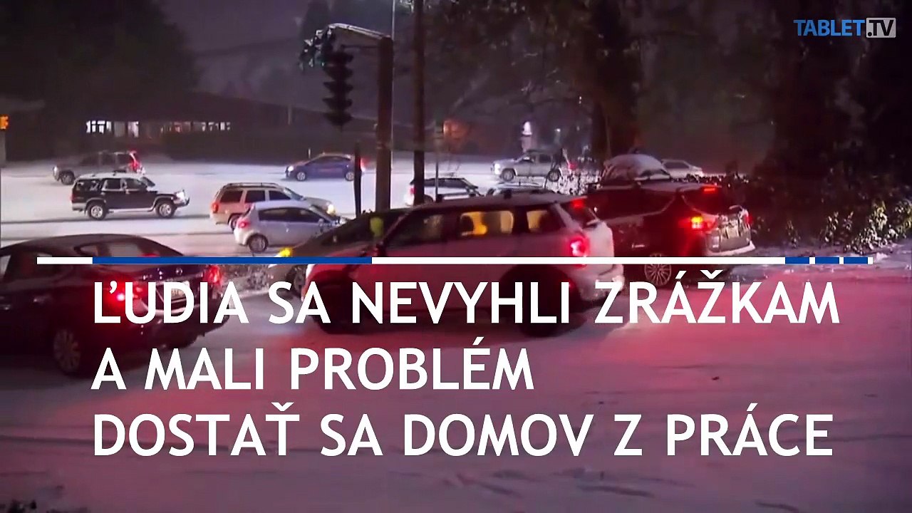 Východné pobrežie USA bičujú zimné búrky. Sprevádzajú ich hromy, blesky a výdatné sneženie