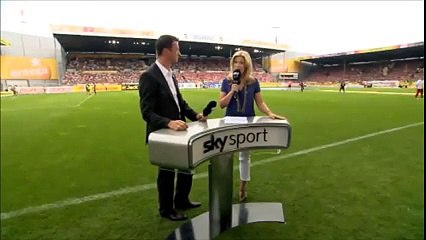 بالفيديو ضربة صاروخية في رأس مذيعة على الهواء