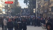 آلاف المدنيين بشرق حلب ينتظرون الخروج لريفها الغربي