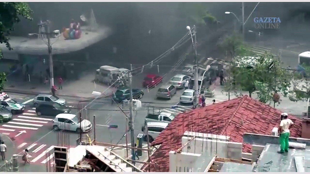 Incêndio interdita Reta da Penha, em Vitória