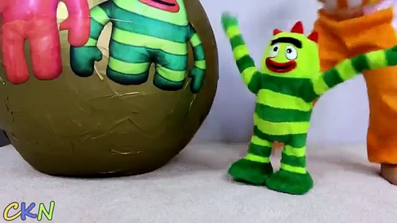 Yo Gabba Gabba Super Giant Surprise Egg Toys Opening Muno Plex Brobee Foofa Toodee CKN Toys