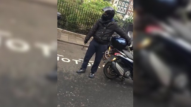 Ils tentent de voler une moto en plein jour avec une disqueuse