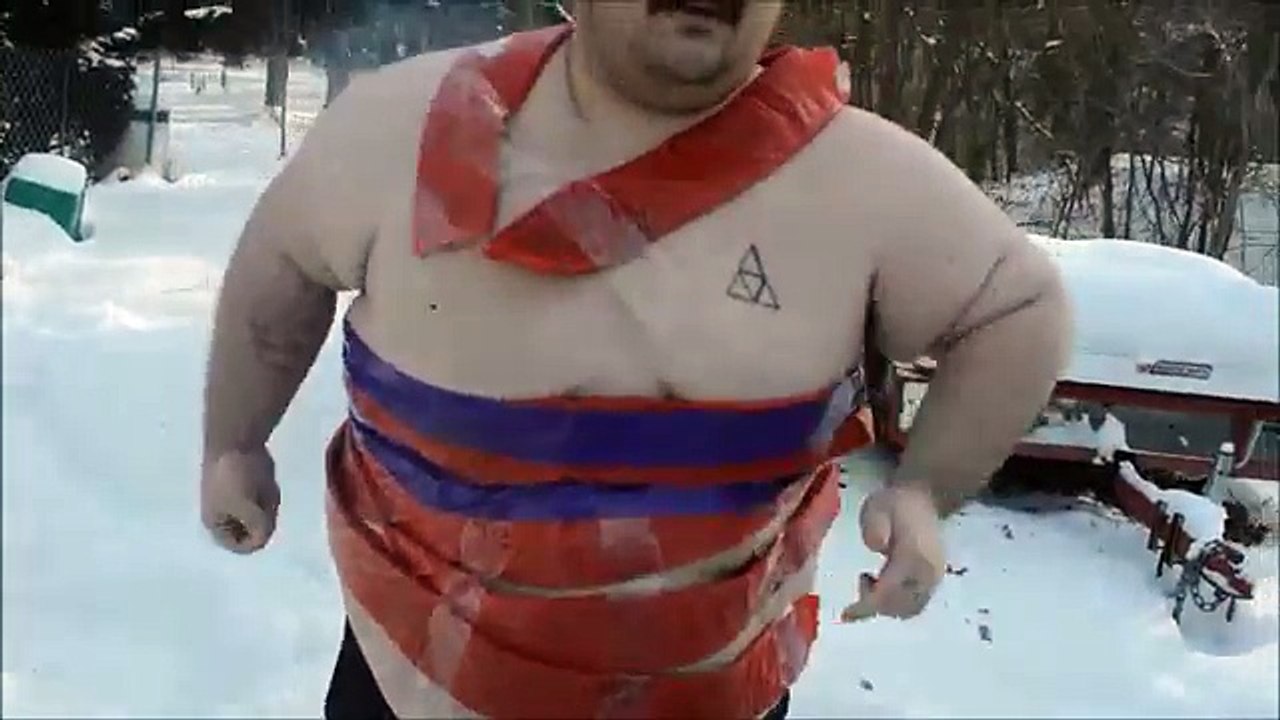 Il teste une veste explosive remplie de pétards
