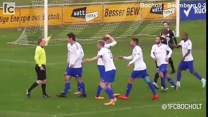 Un footballeur fair-play avoue à l’arbitre qu’il n’y a pas penalty et reçoit un bisou de son adversaire (Allemagne)