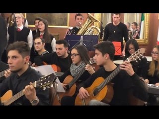 Napoli - Un'orchestra di studenti e carabinieri si esibisce in Prefettura (15.12.16)