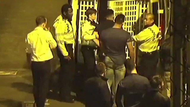 Il frappe un policier sans raison apparente